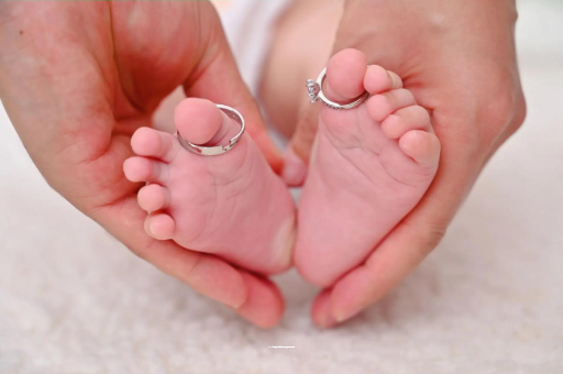 伊犁四个月宝宝不爱笑 伊犁四个月宝宝不爱笑